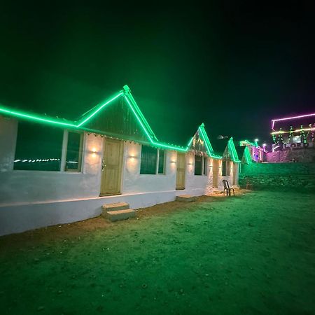 Lord Shiva Dimension Hotel Tosh Kültér fotó