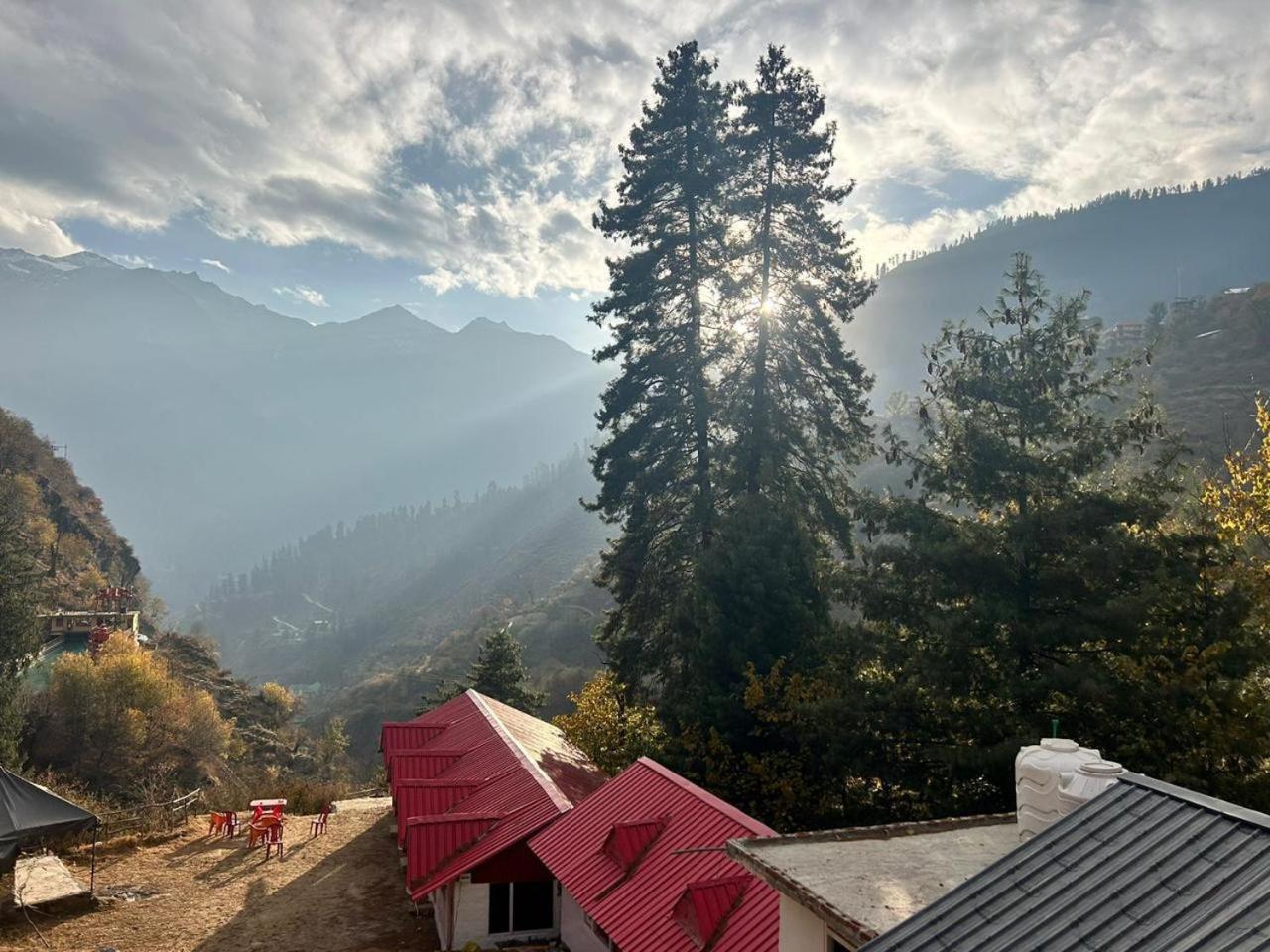 Lord Shiva Dimension Hotel Tosh Kültér fotó