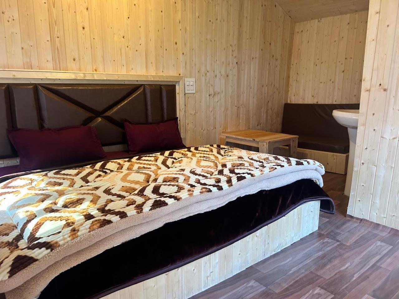 Lord Shiva Dimension Hotel Tosh Kültér fotó