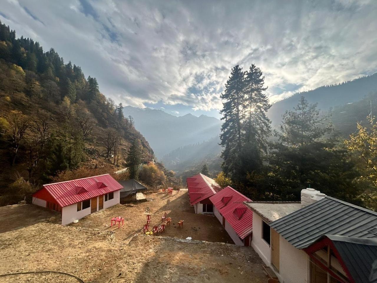 Lord Shiva Dimension Hotel Tosh Kültér fotó