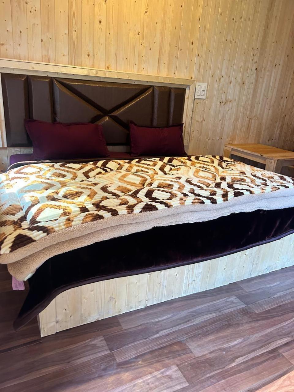 Lord Shiva Dimension Hotel Tosh Kültér fotó