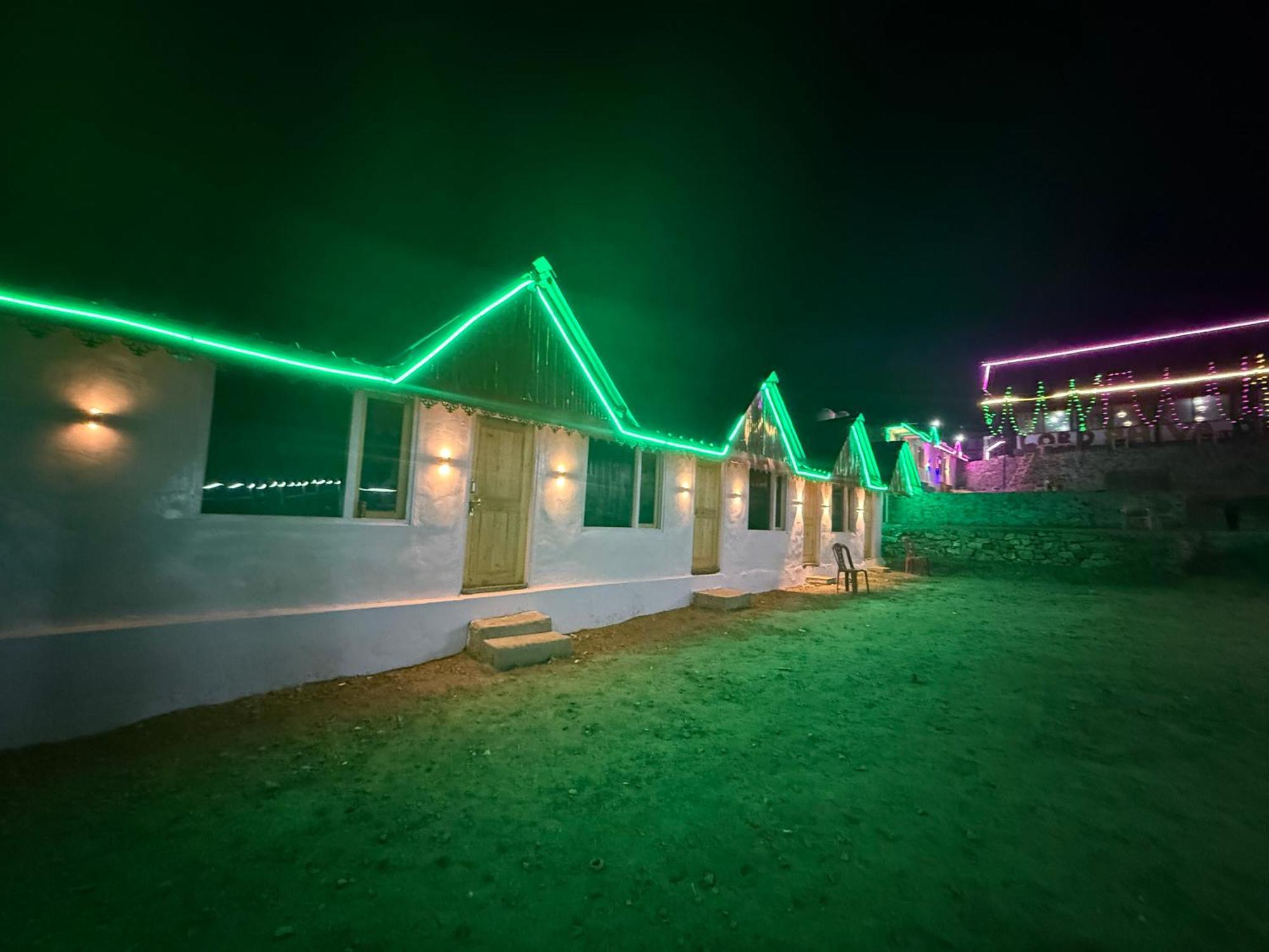 Lord Shiva Dimension Hotel Tosh Kültér fotó
