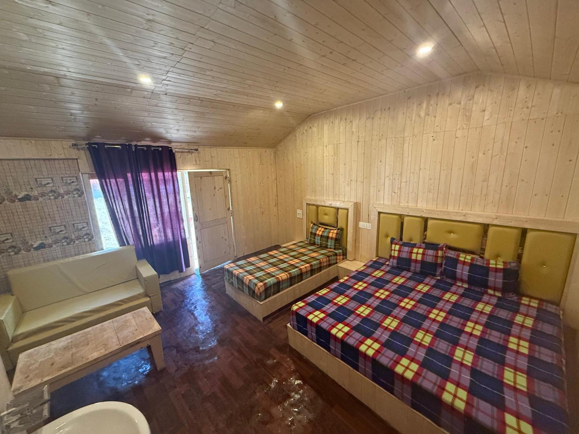 Lord Shiva Dimension Hotel Tosh Kültér fotó