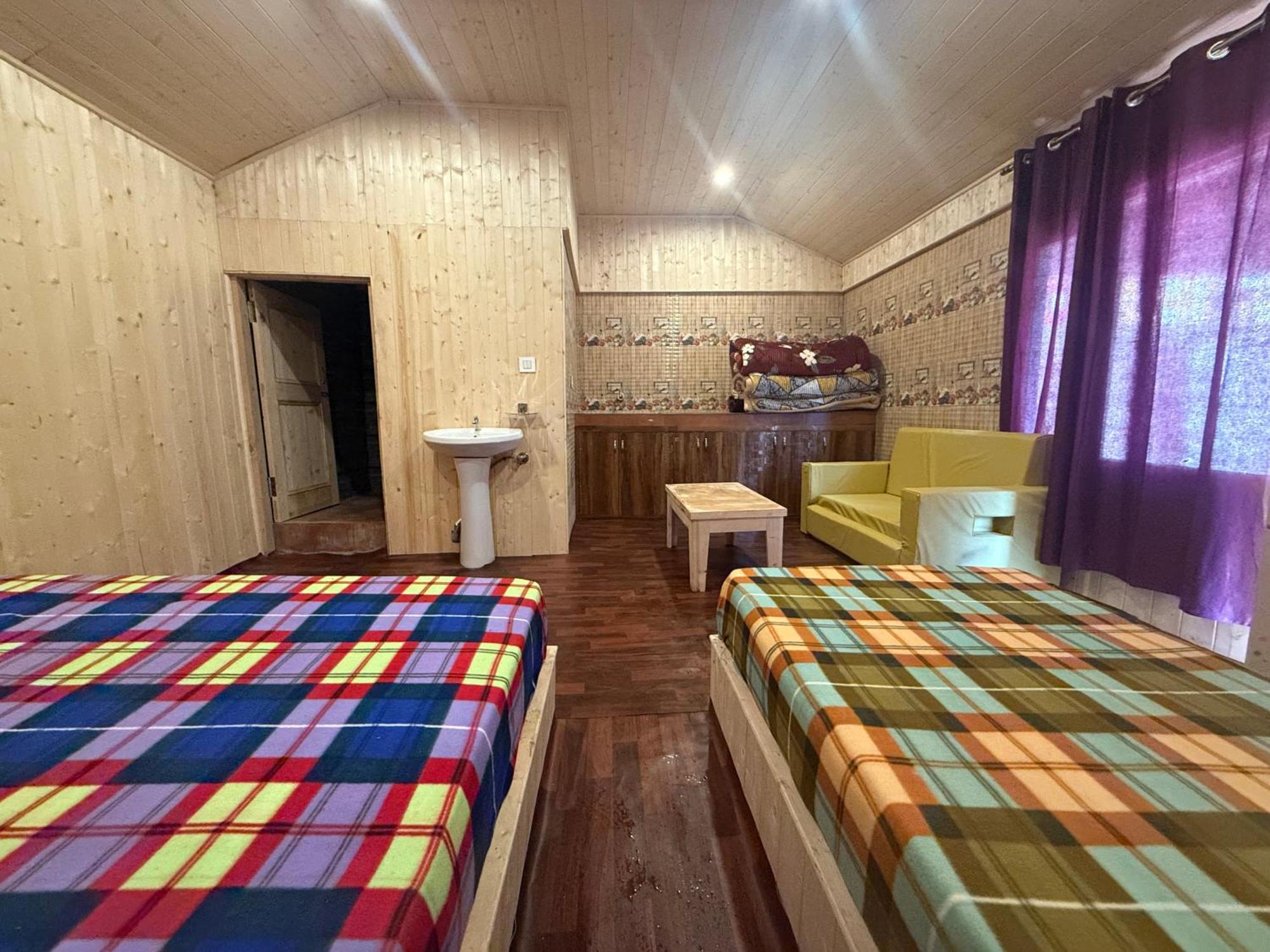 Lord Shiva Dimension Hotel Tosh Kültér fotó
